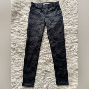 Nice like new Tracr size girls 14 pants with lots of stretch!